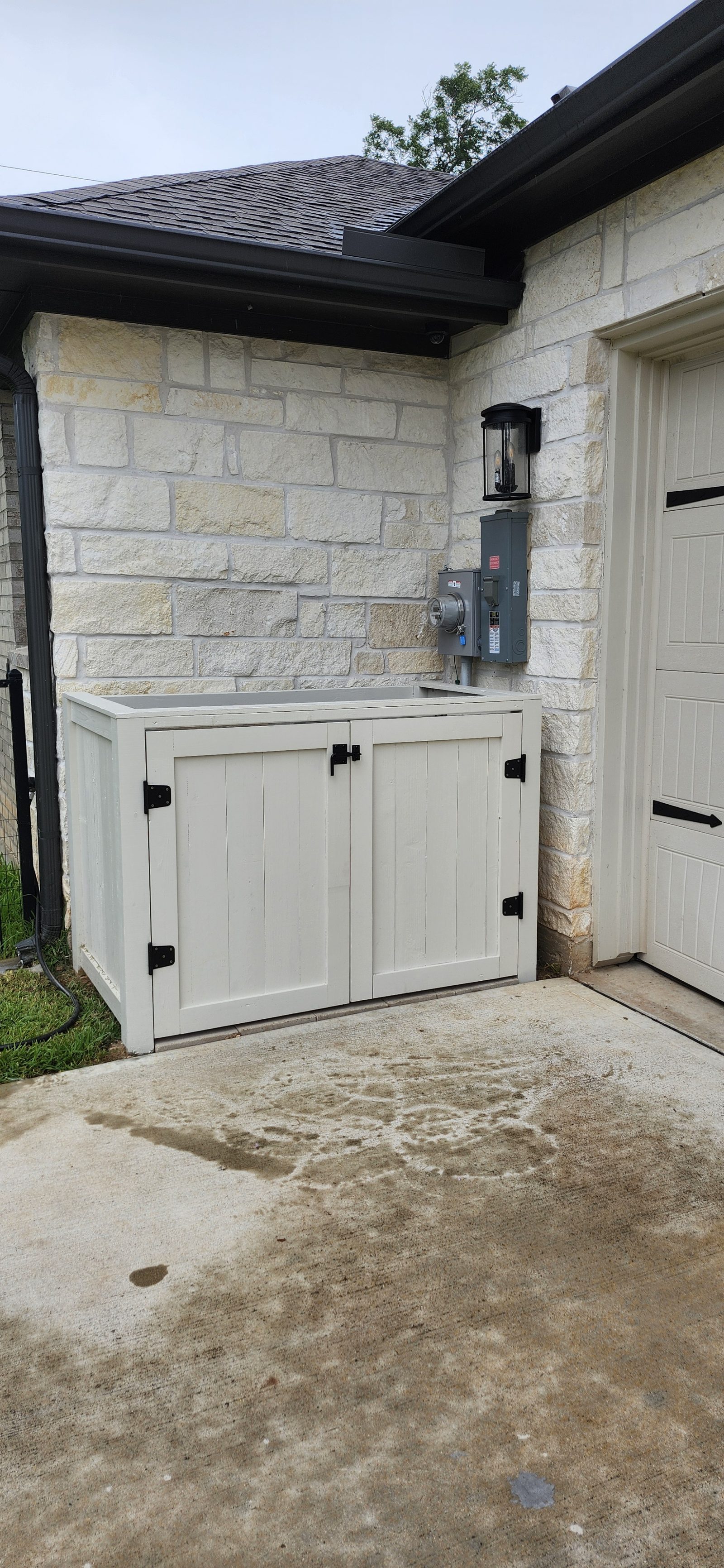 Trash can corral enclosure with hinged doors in Katy, TX