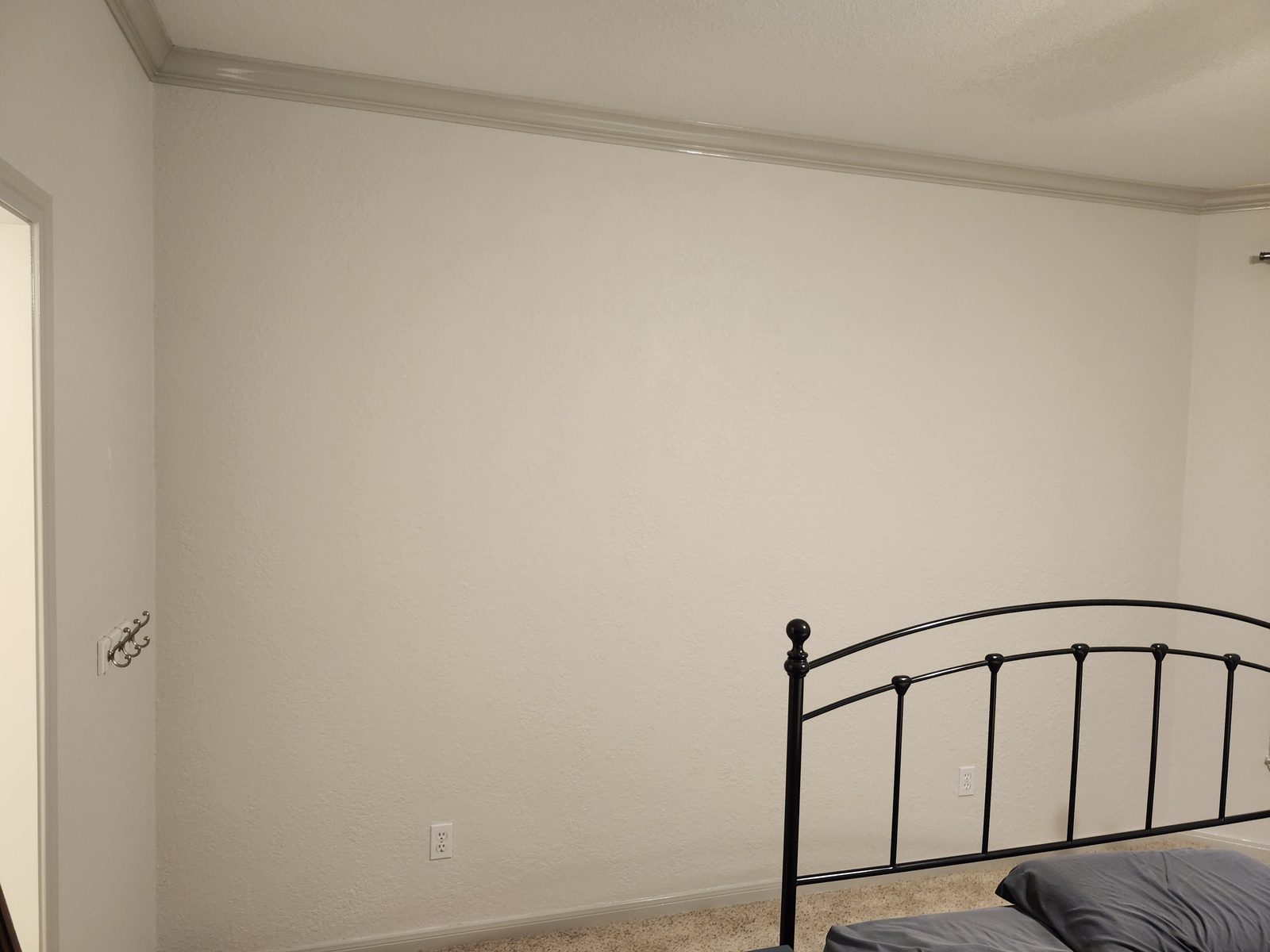 Smooth, primed and painted wall after wallpaper removal in Katy, TX